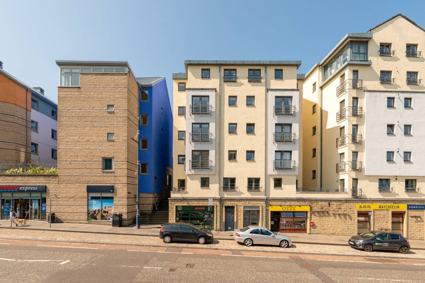 65/8 Holyrood Road Holyrood EH8  