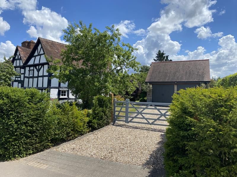 4 bed semidetached house for sale in Cromwell Cottage, Lower Howsell