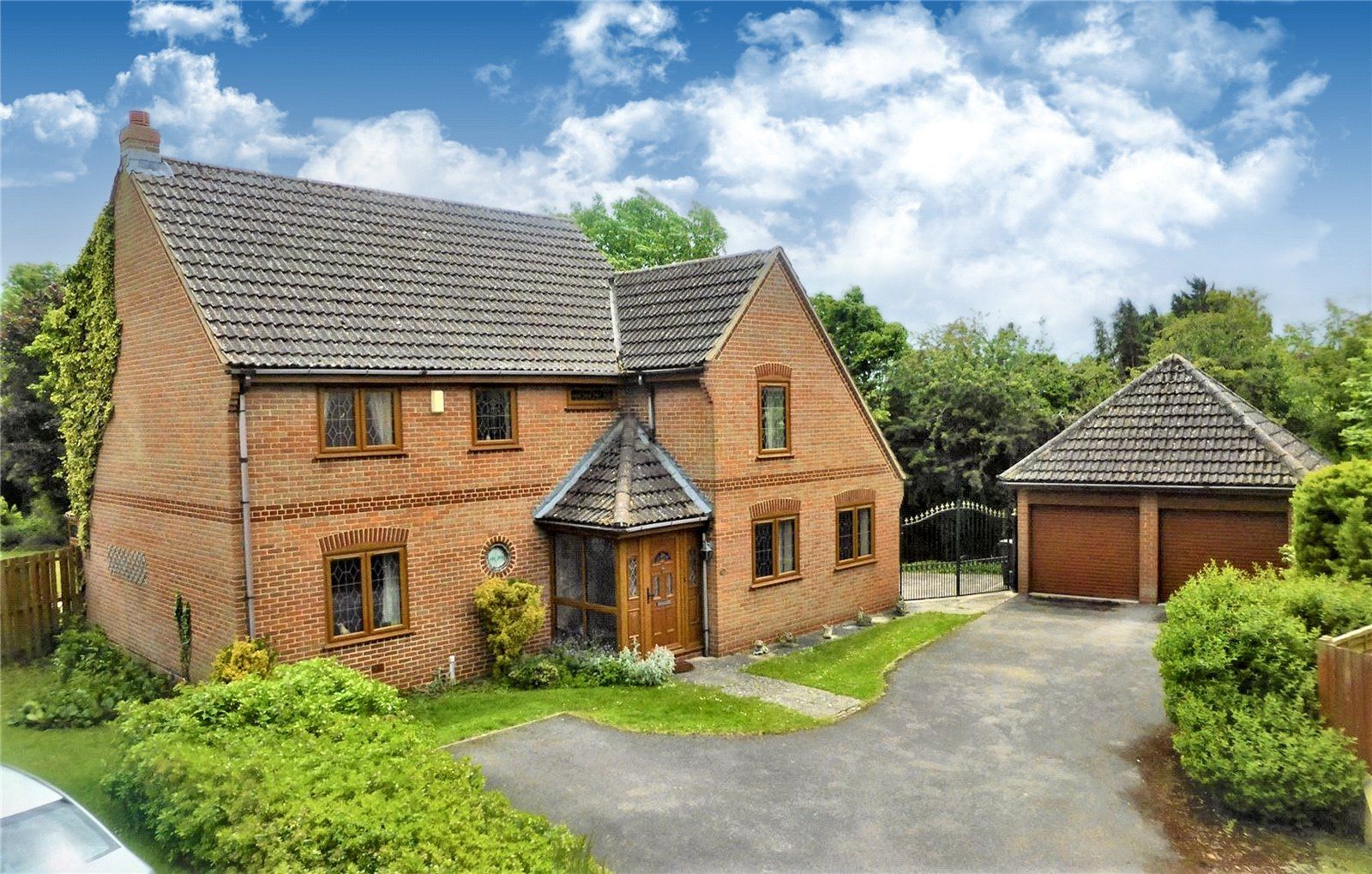 4 bed detached house for sale in Willow Lane, Milton, Abingdon OX14