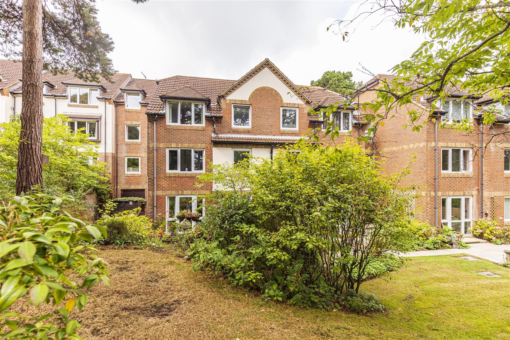 2 bed flat for sale in Queens Park West Drive, Bournemouth BH8 Zoopla