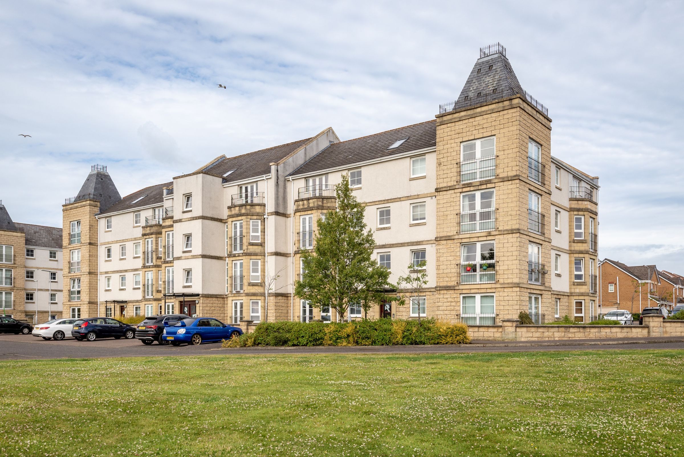 2 bed flat for sale in Bittern Court, Dunfermline KY11 Zoopla