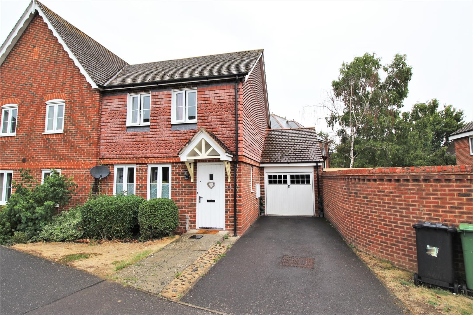3 bed semidetached house for sale in Horsecroft Way, Tilehurst