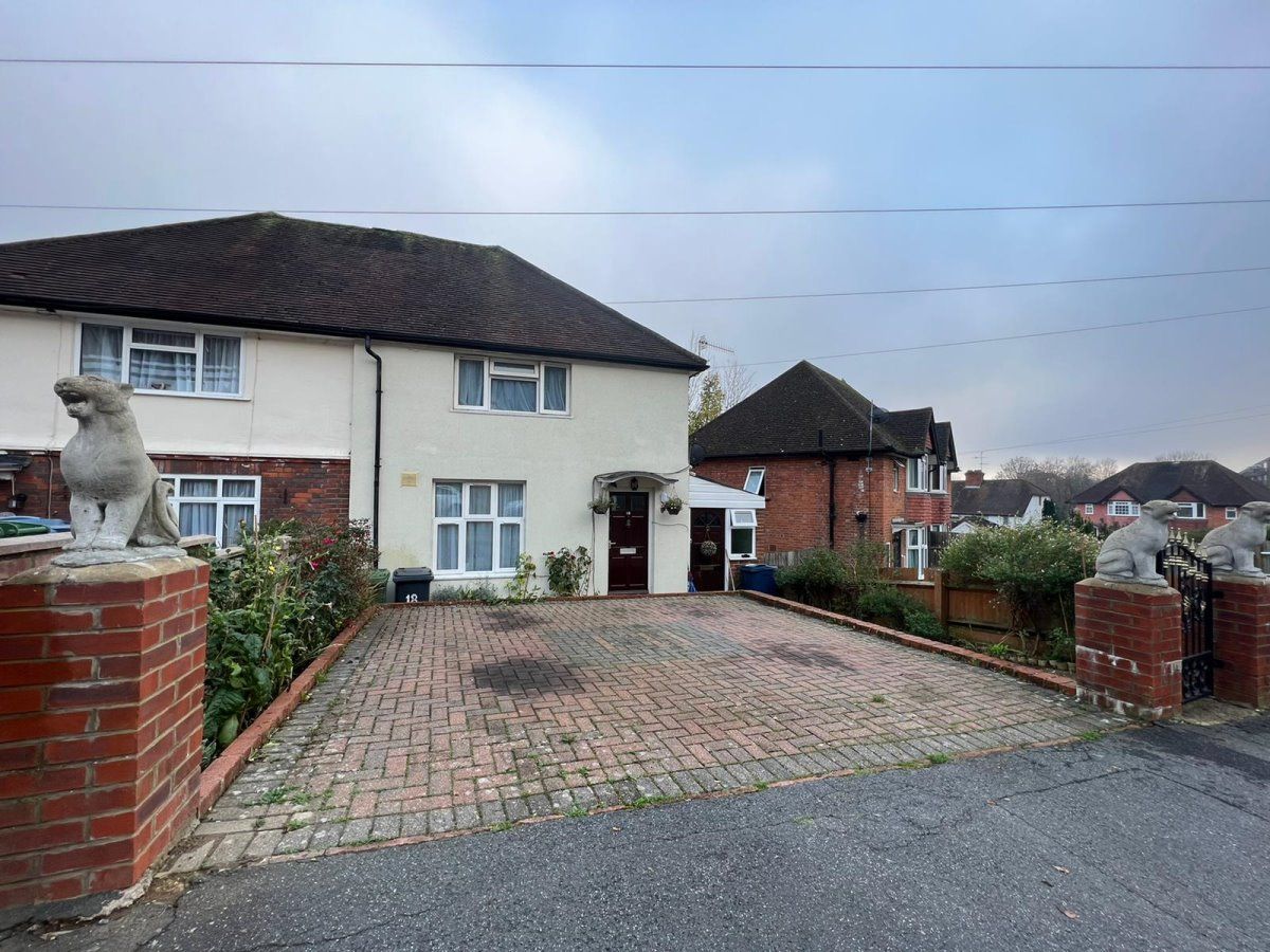 3 bed semidetached house to rent in Underwood Road, High HP13