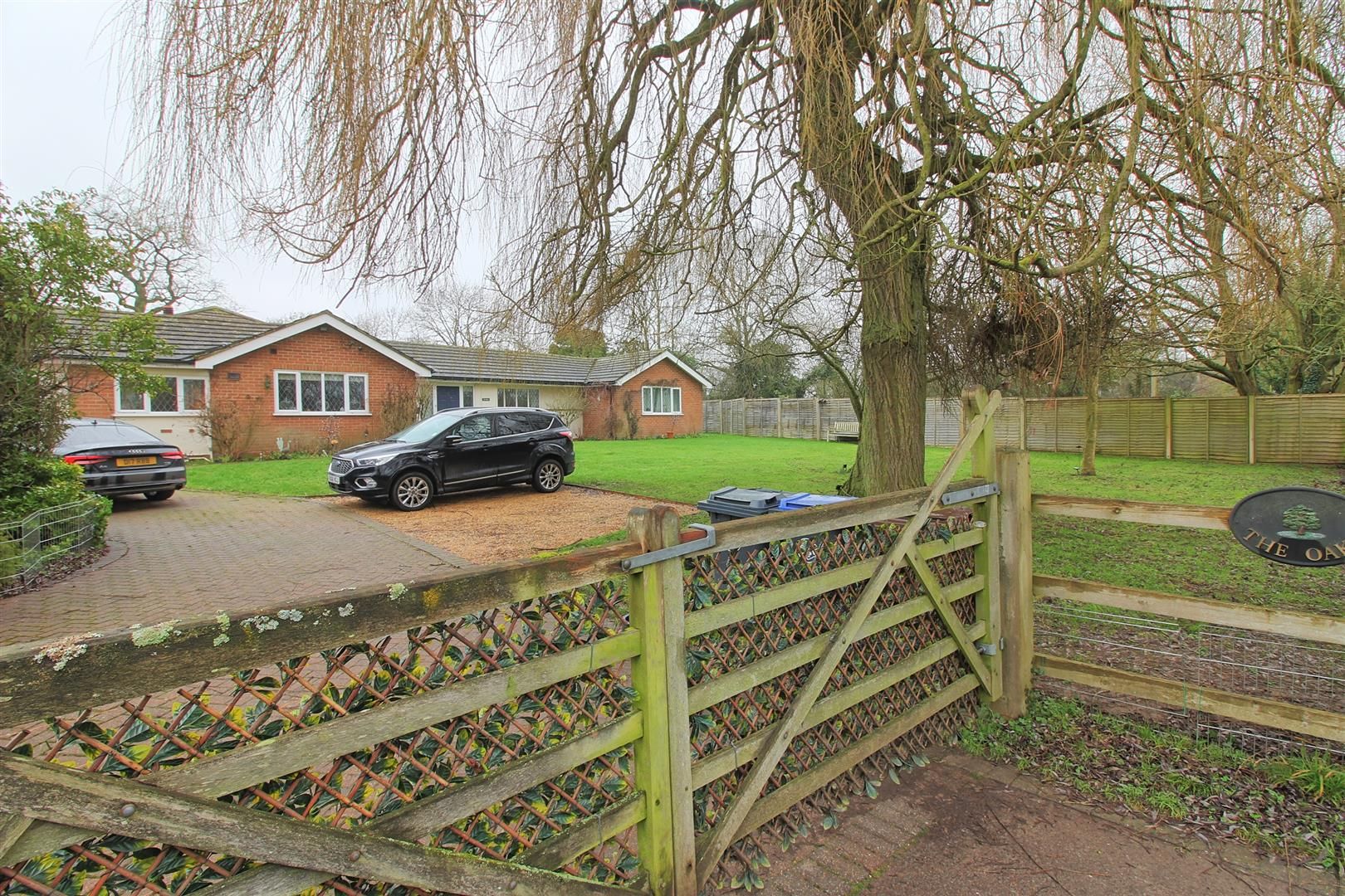 4 bed detached bungalow for sale in Ginns Road, Stocking Pelham