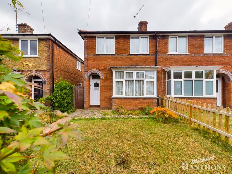 3 bed end terrace house for sale in Clinton Crescent, Aylesbury HP21