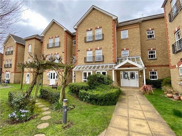 Kingfisher Court, Draper Close, Isleworth, Middlesex TW7  