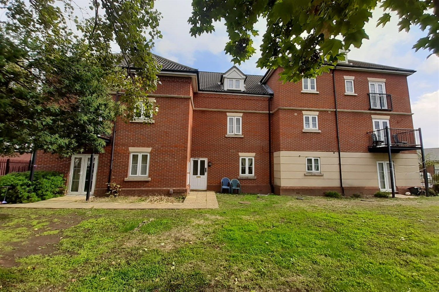 2 bed flat to rent in Lockwell Road, Dagenham RM10 Zoopla