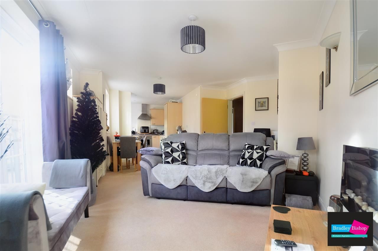 1 bed flat for sale in Sir John Fogge Avenue, Repton Park, Ashford