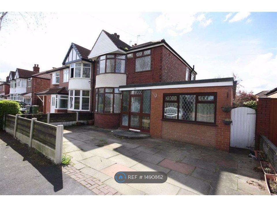 4 bed semidetached house to rent in Central Avenue, Sale M33 Zoopla