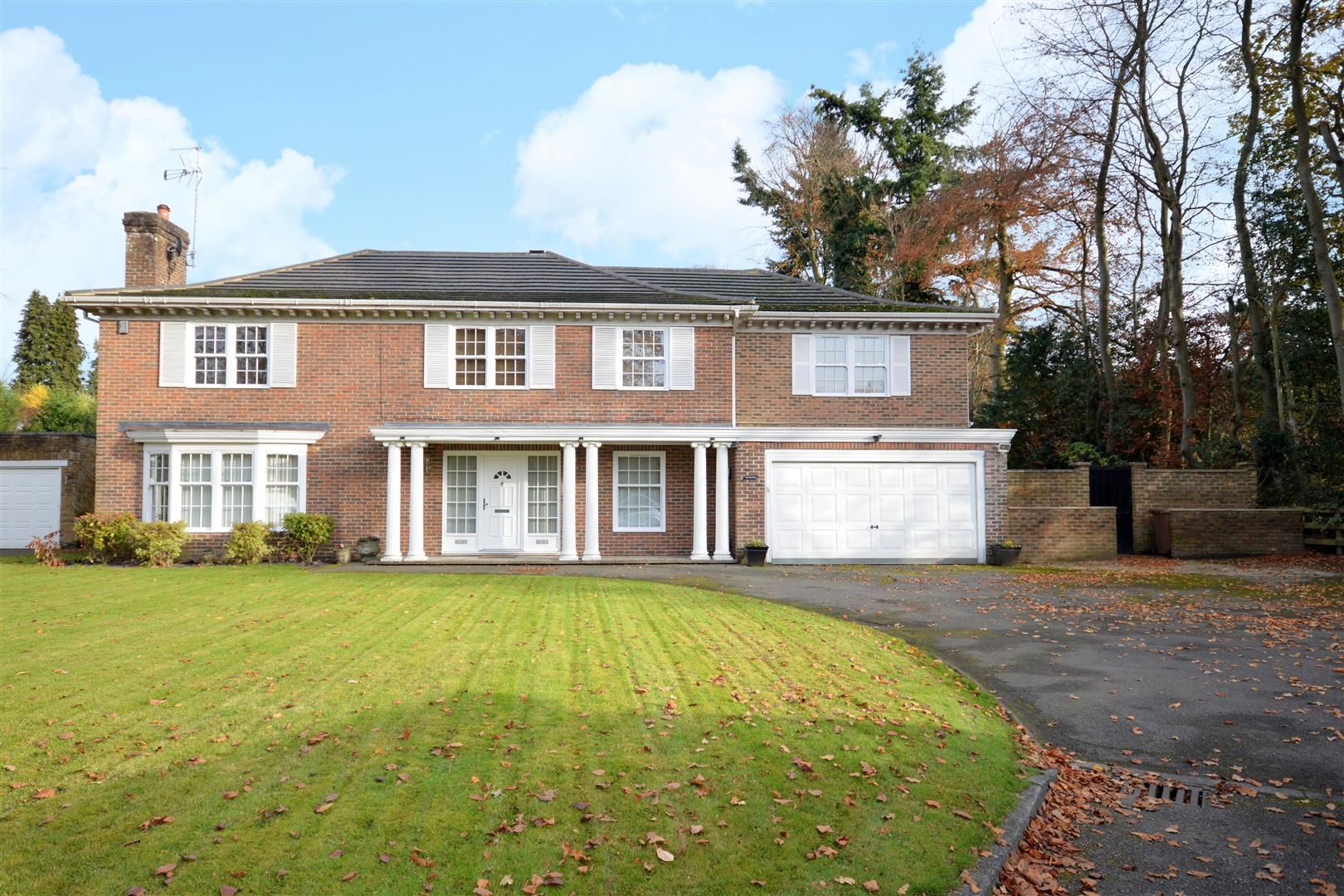 8 bed detached house for sale in Chequers Lane, Walton On The Hill