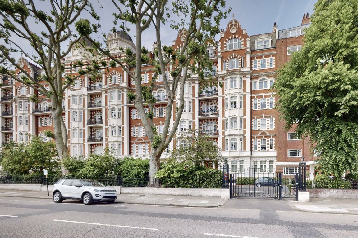 North Gate, London NW8