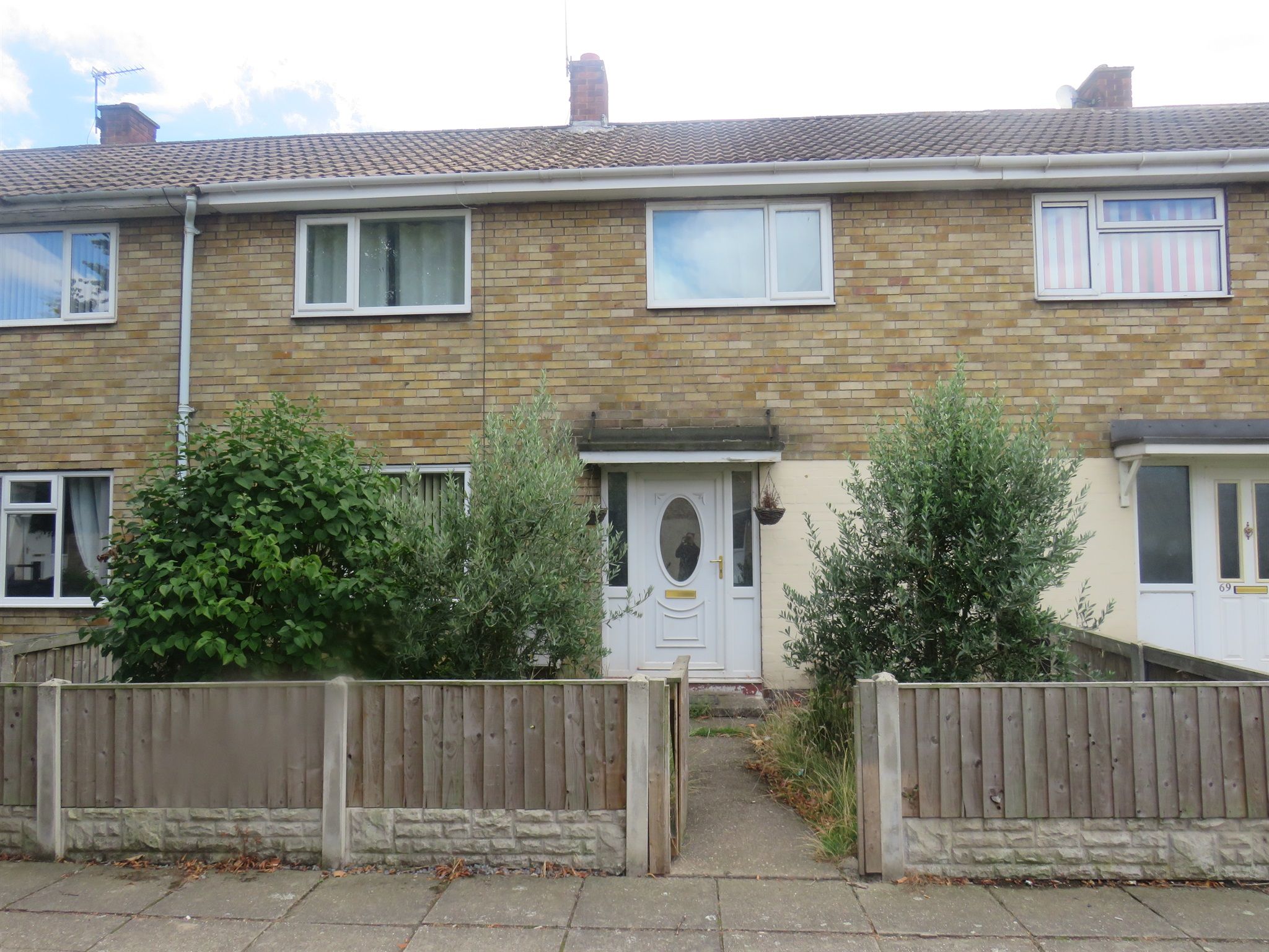 4 bed terraced house for sale in New Park Estate, Stainforth, Doncaster