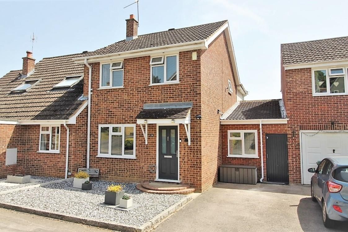 3 bed semidetached house for sale in Prince William Drive, Tilehurst