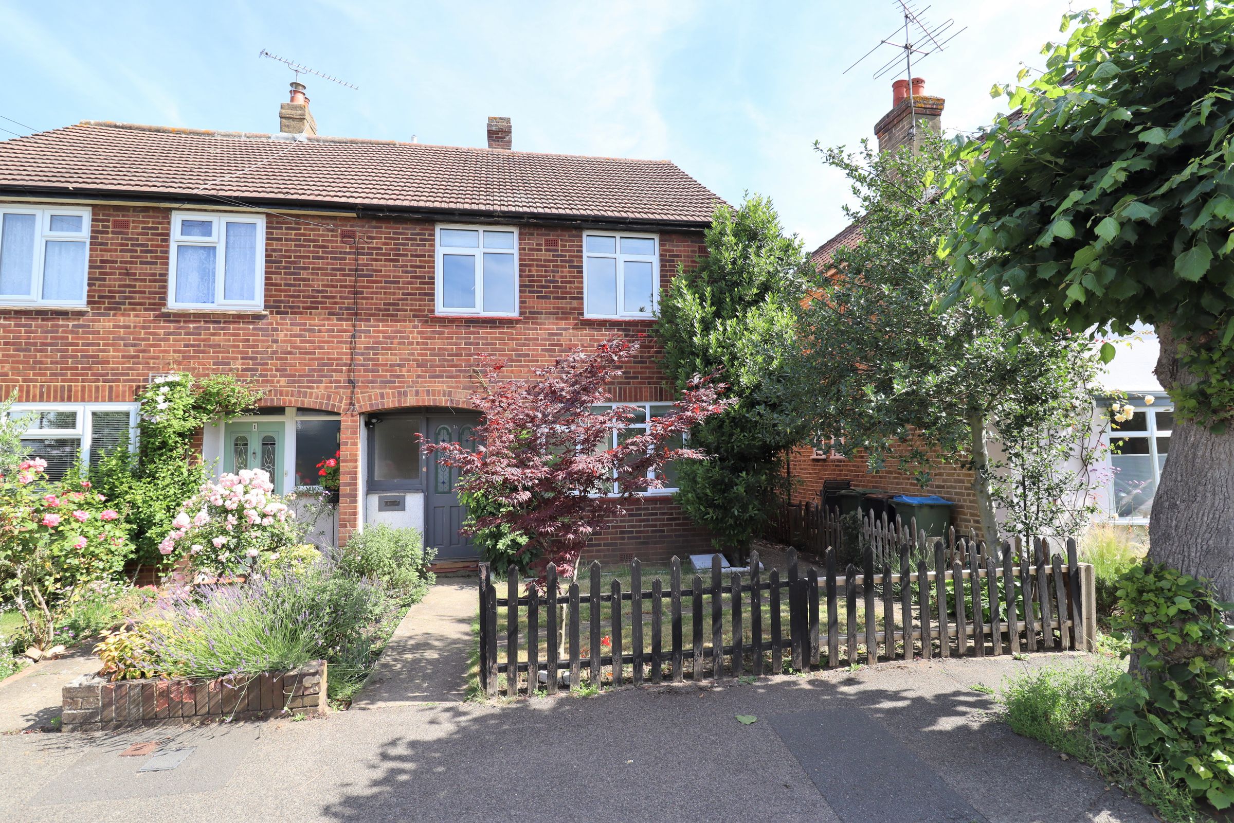 3 bed semidetached house for sale in Green Lane Avenue, Hersham