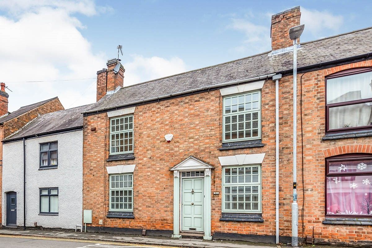 3 bed terraced house to rent in Church Street, Burbage, Hinckley