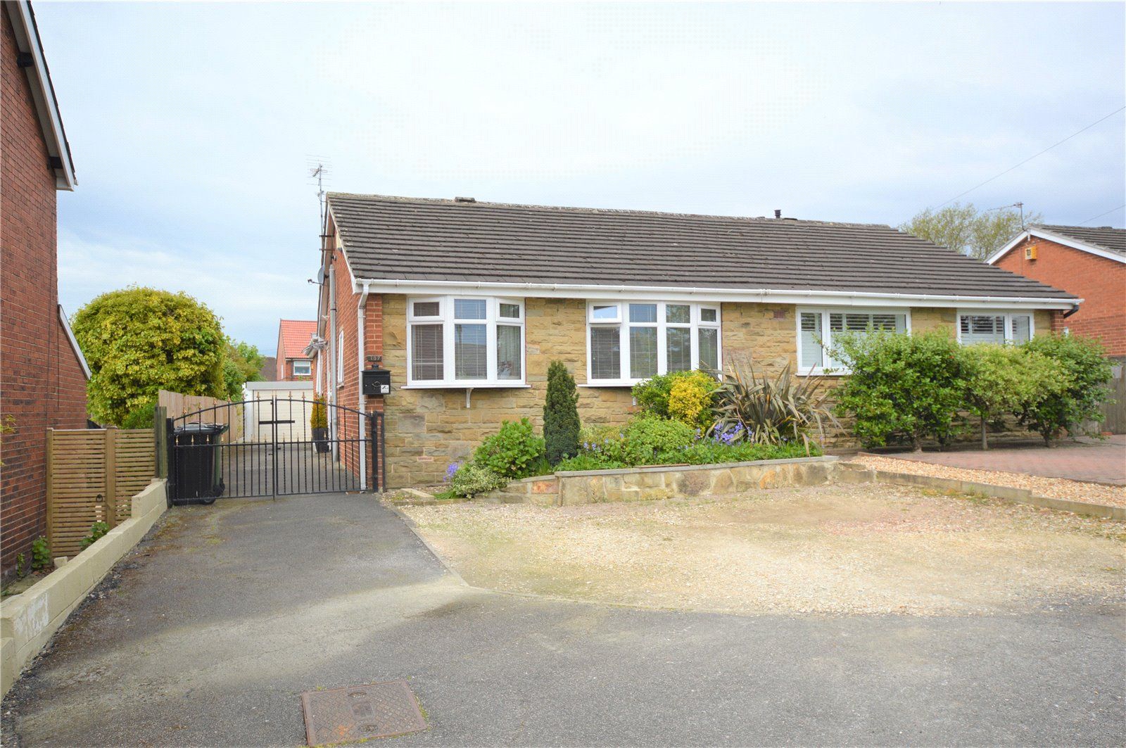 3 bed bungalow for sale in Leeds Road, Kippax, Leeds, West Yorkshire