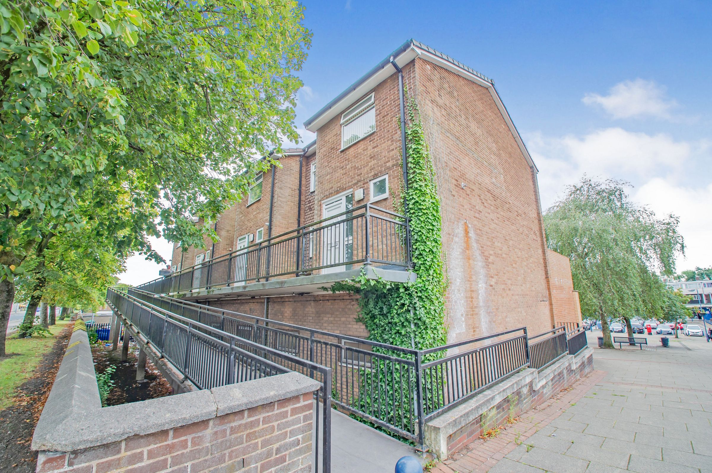 3 bed end terrace house for sale in Hulton District Centre, Worsley