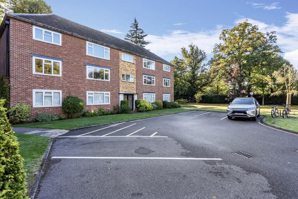 2 bed flat for sale in Virginia Water, Surrey GU25 Zoopla