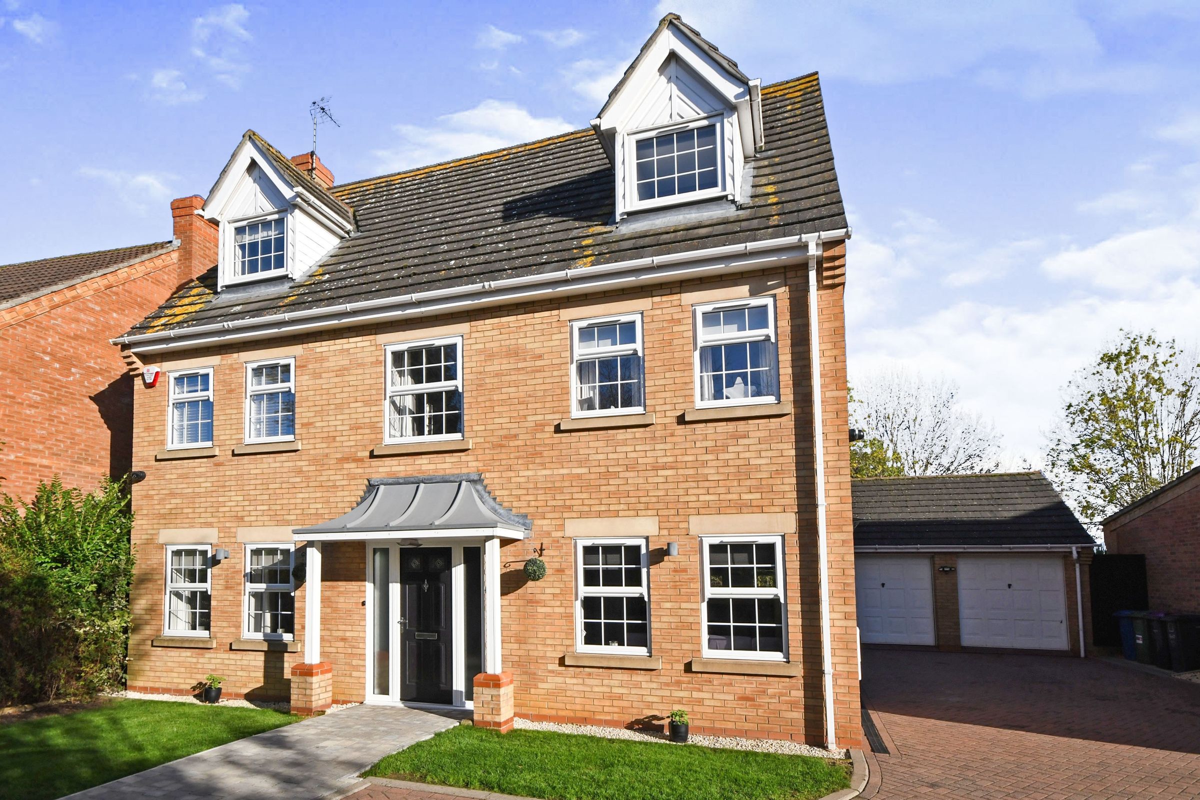 5 bed detached house for sale in Macphail Crescent, Saxilby, Lincoln