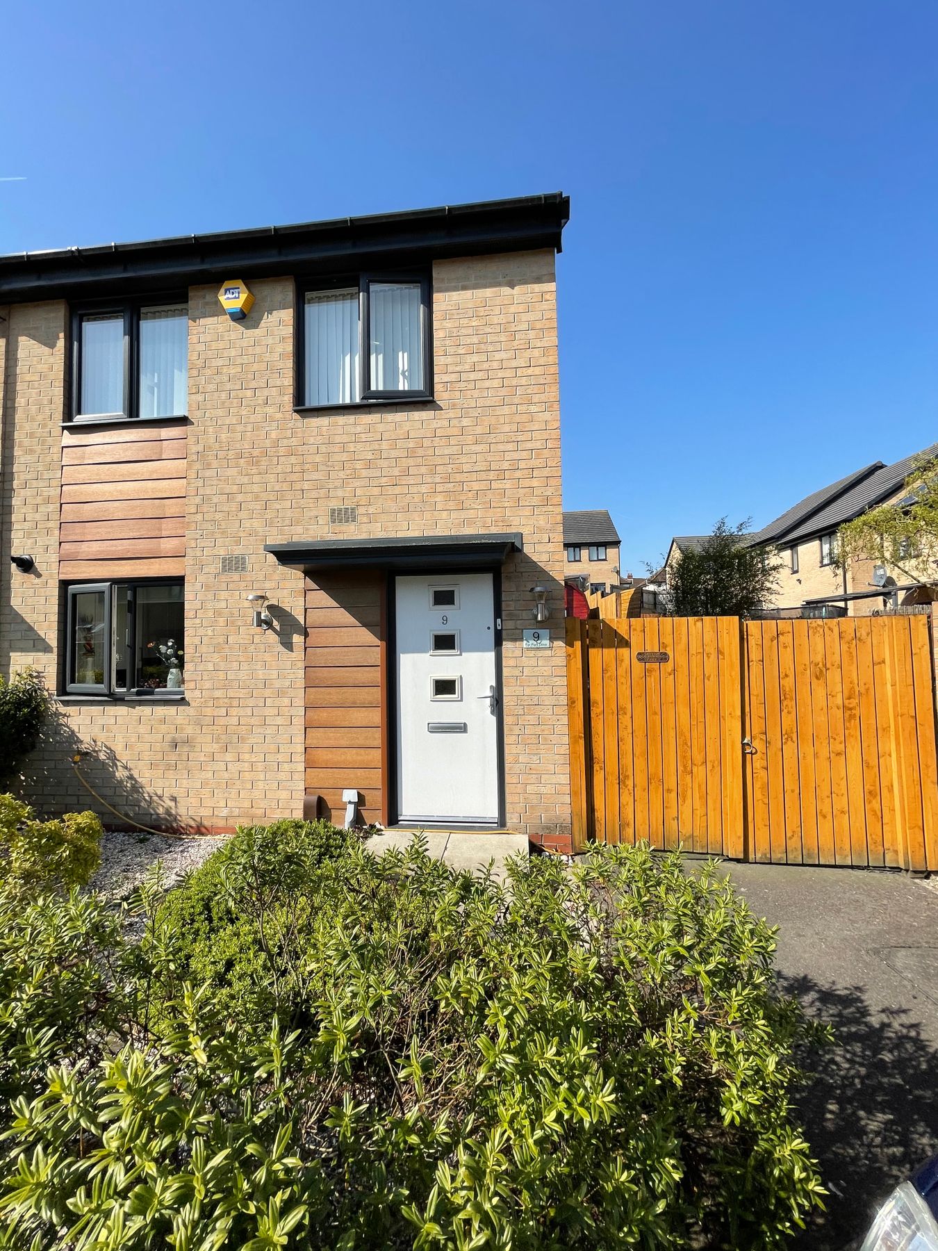 3 bed semidetached house for sale in Far Park Drive, Bradford, West