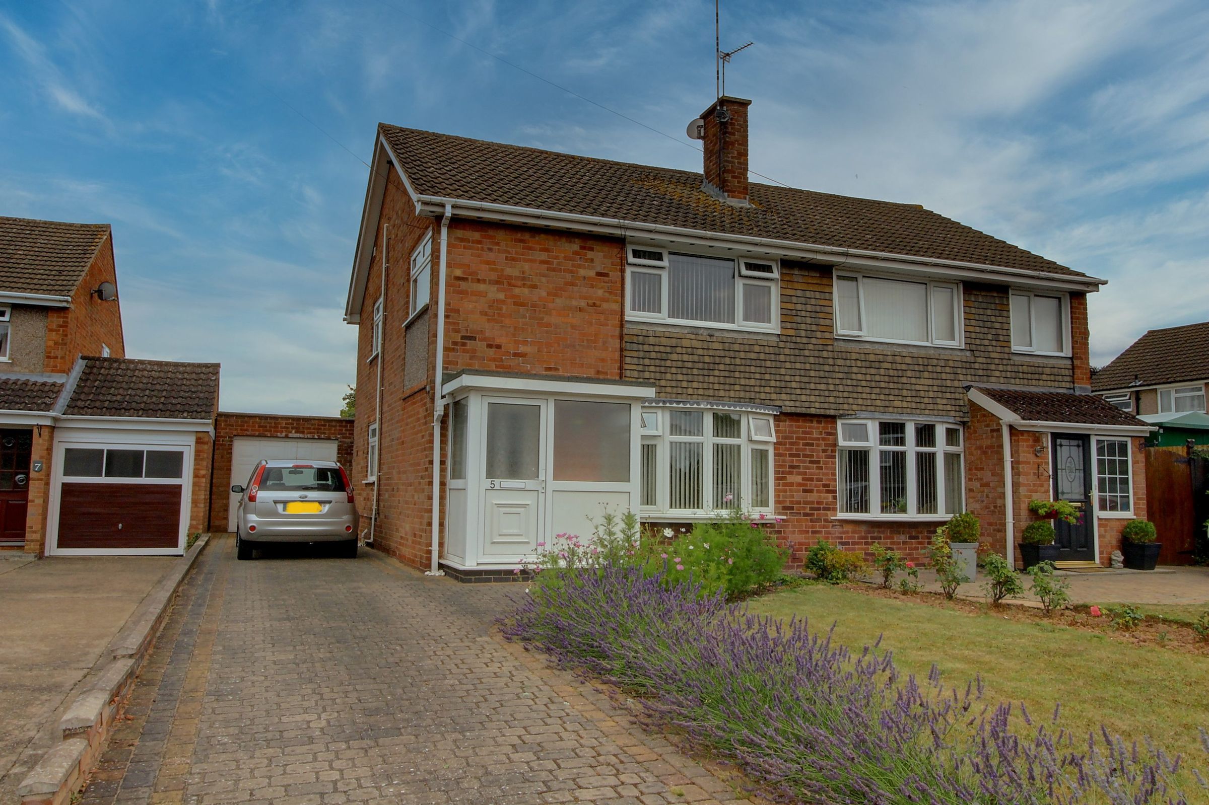 3 bed semidetached house for sale in Beechwood Avenue, Leicester