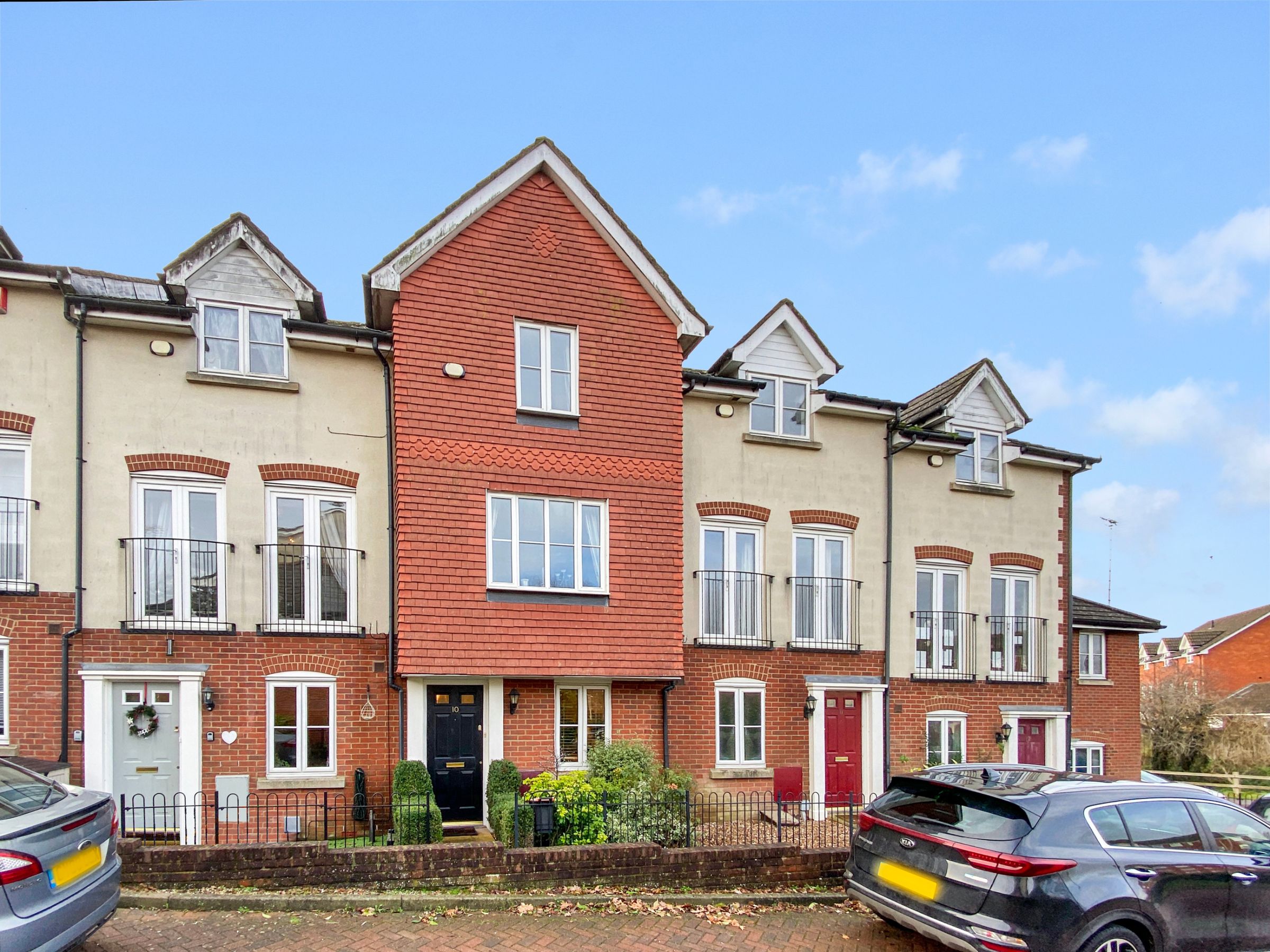 3 bed terraced house for sale in Hereford Close, Kennington, Ashford