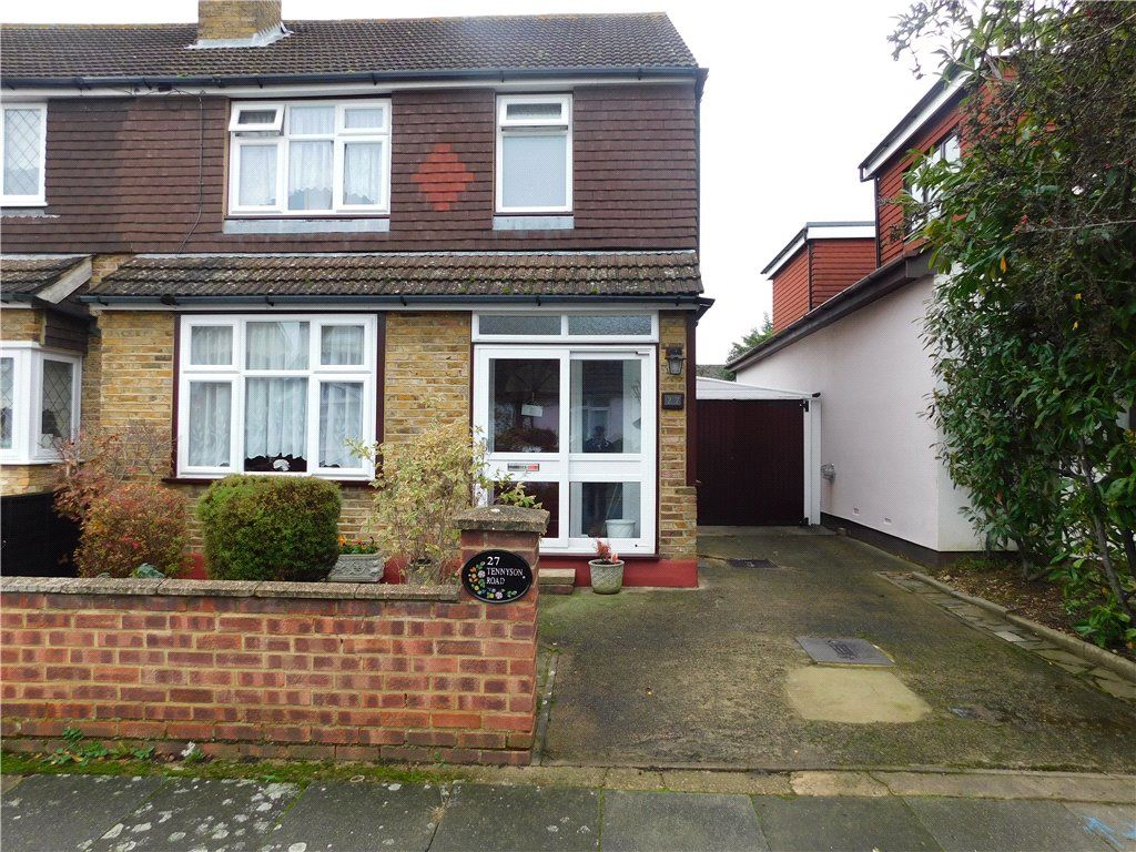 3 bed semidetached house for sale in Tennyson Road, Ashford, Surrey