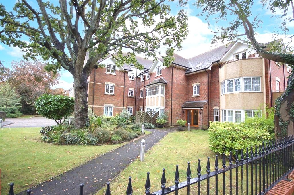 3 bed flat for sale in Ashley Road, New Milton BH25 Zoopla