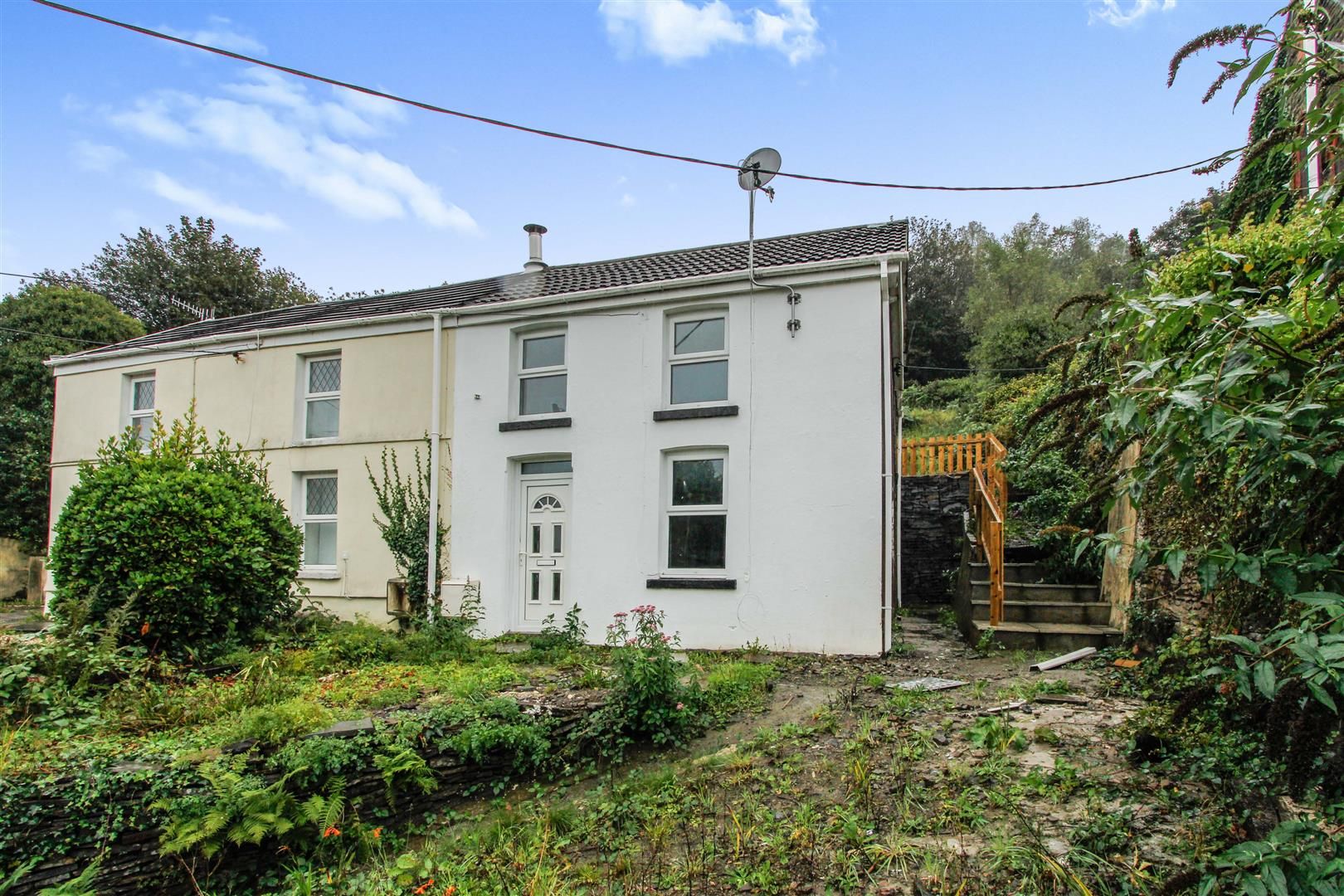 3 bed semidetached house for sale in Dyffryn Road, Pontardawe, Swansea