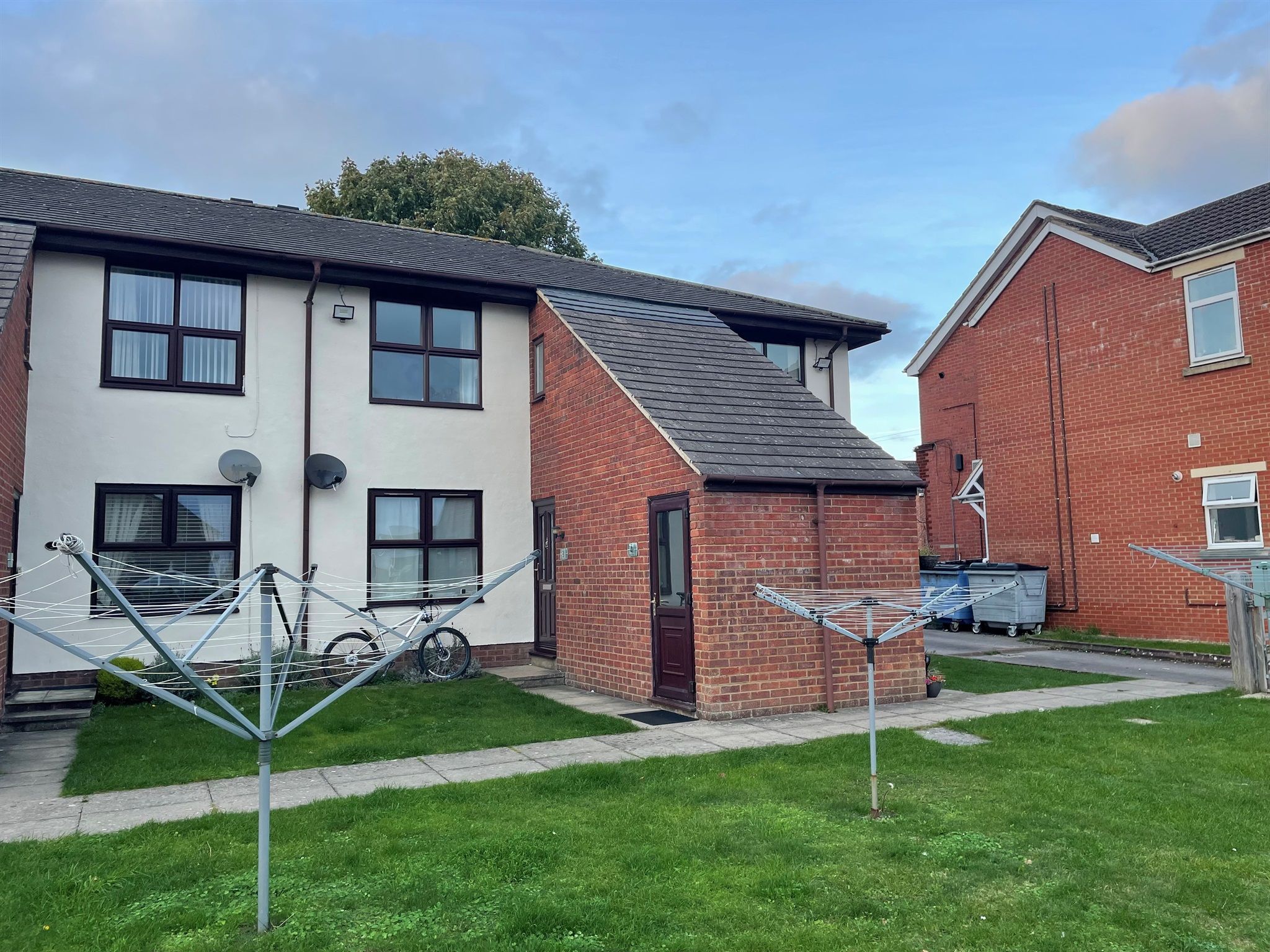 2 bed flat for sale in Whitworth Road, Swindon SN25 Zoopla