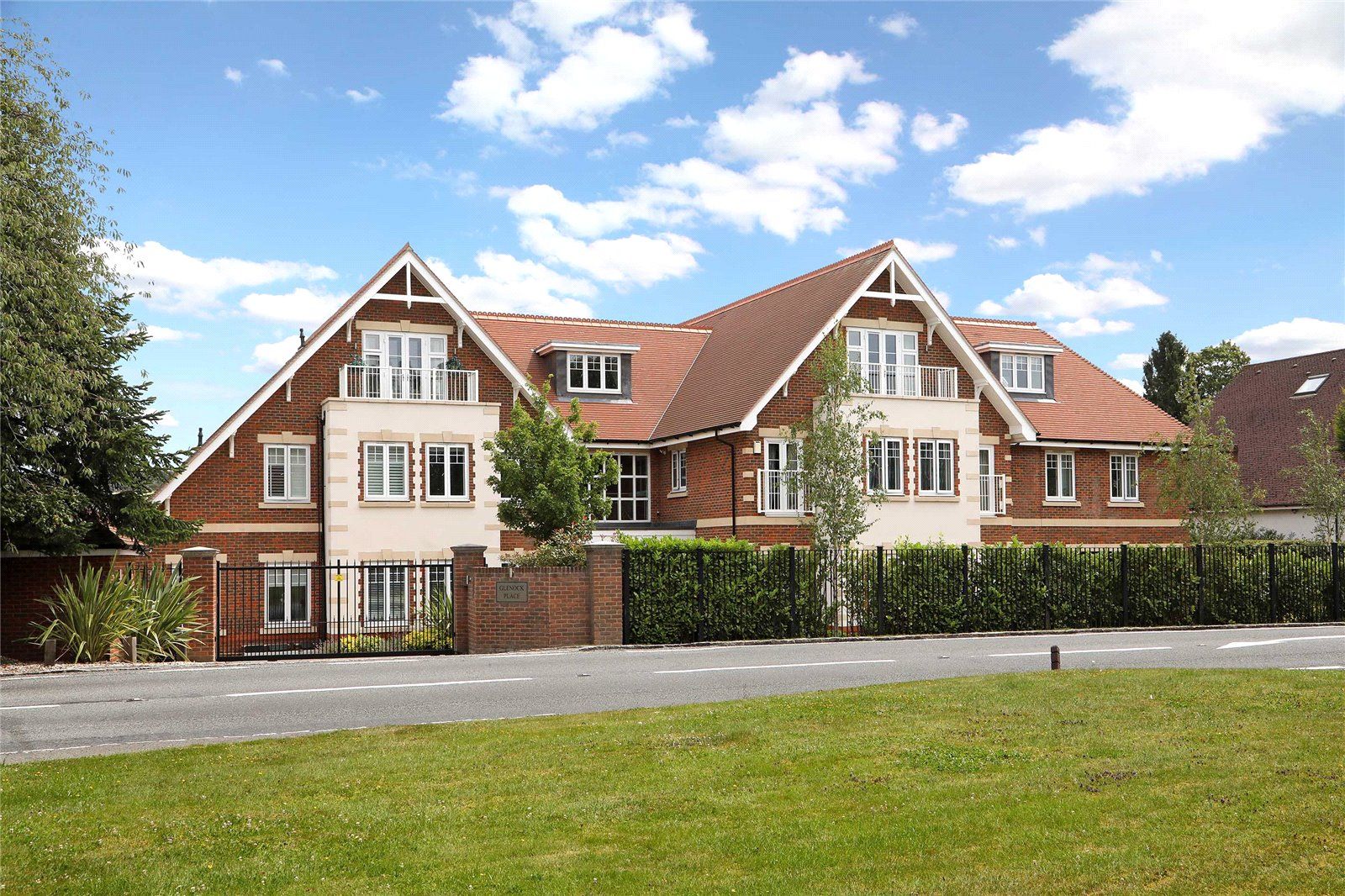 2 bed flat for sale in Penn Road, Knotty Green, Beaconsfield HP9 Zoopla