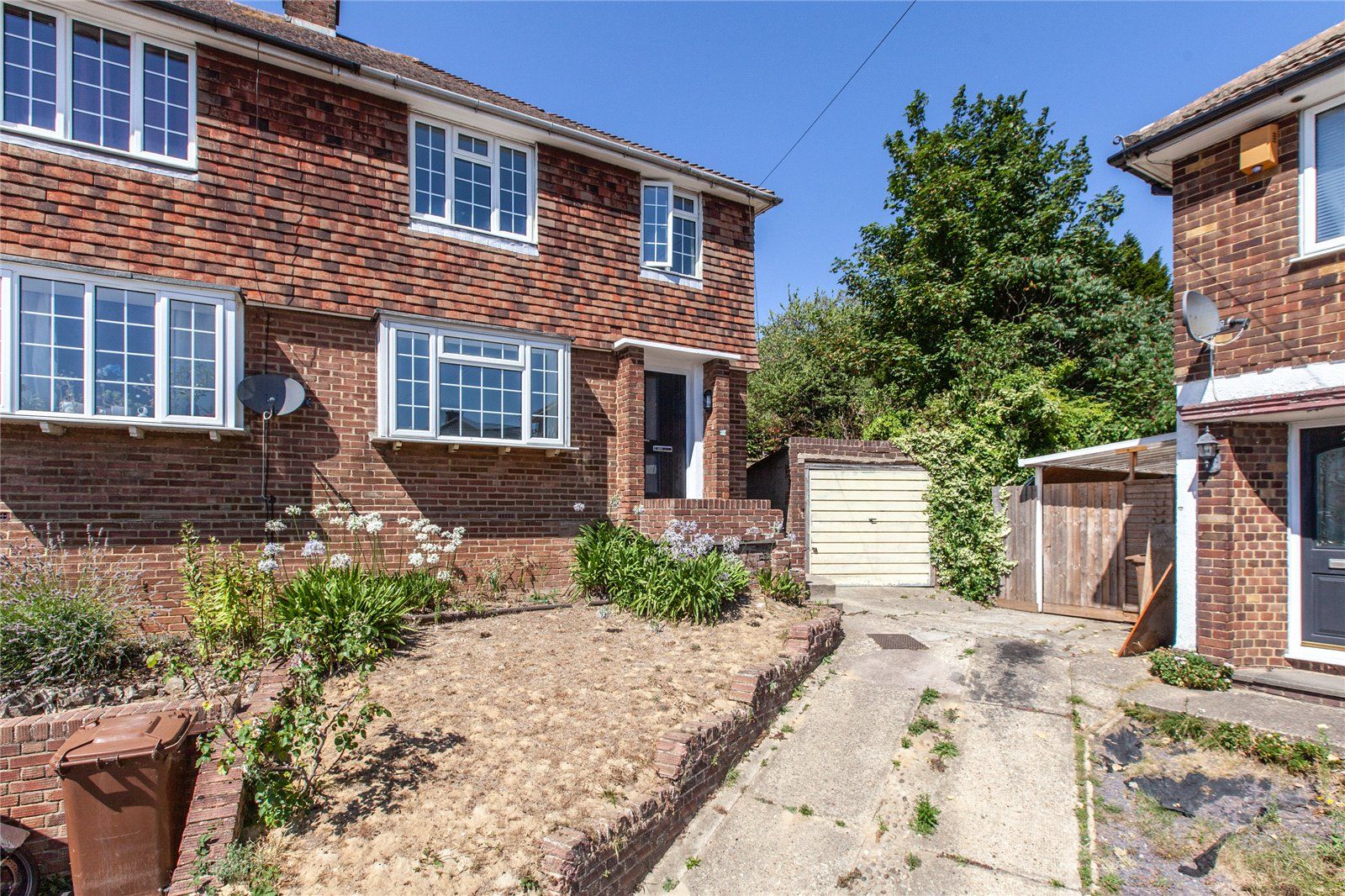 3 bed semidetached house for sale in Drakes Avenue, Strood, Kent ME2