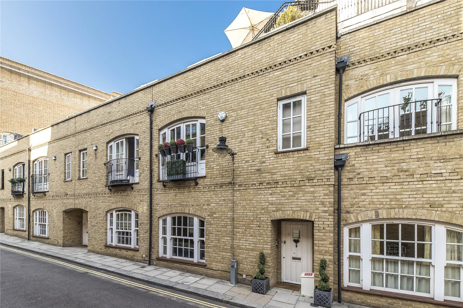 3 bed terraced house to rent in Shillibeer Place, Marylebone, London
