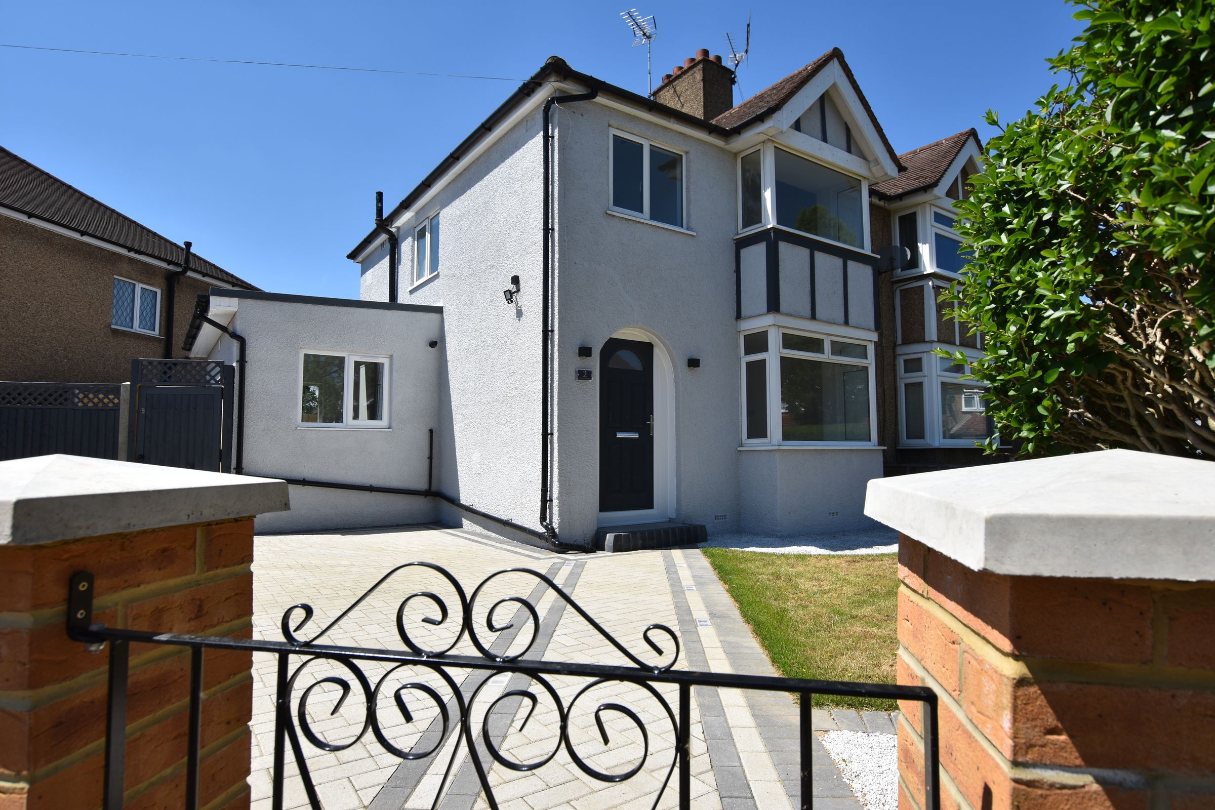 Fifth Avenue, Watford WD25