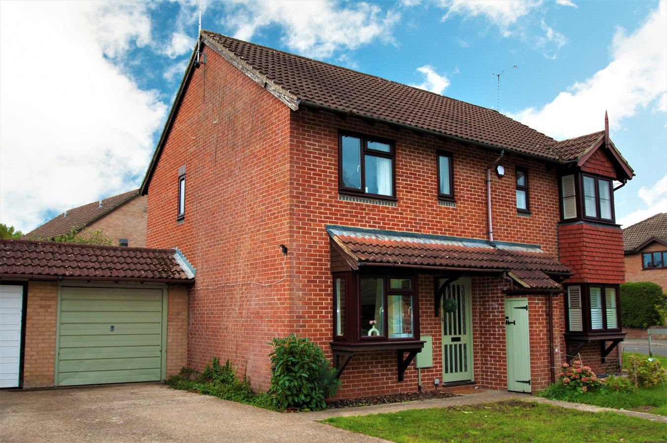 2 bed semidetached house for sale in Roycroft Lane, Finchampstead