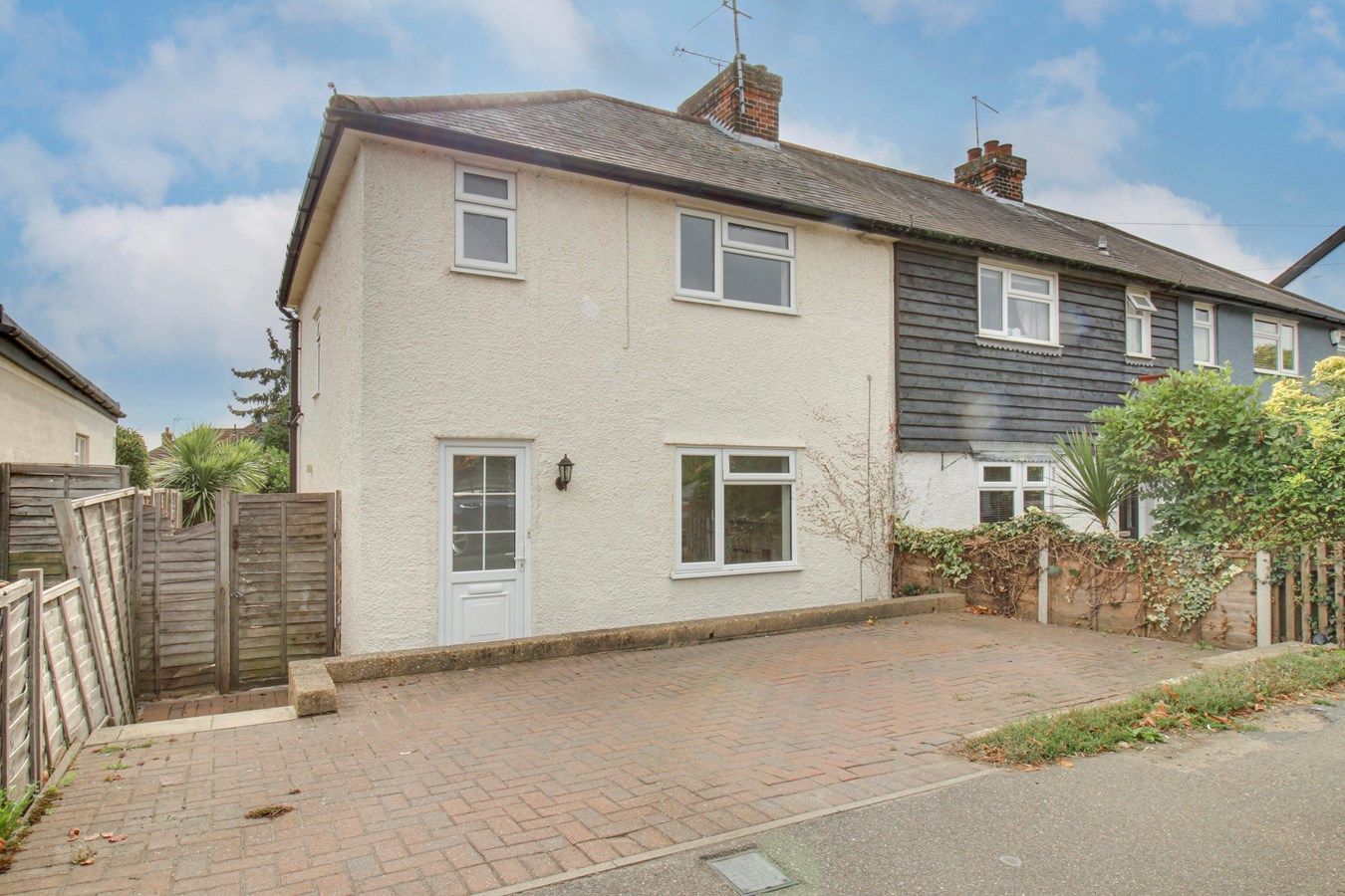 2 bed end terrace house for sale in Cambridge Road, Sawbridgeworth CM21