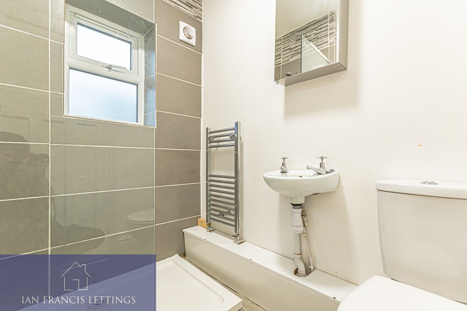 3 bed semidetached bungalow to rent in Jean Avenue, Pennington, Leigh