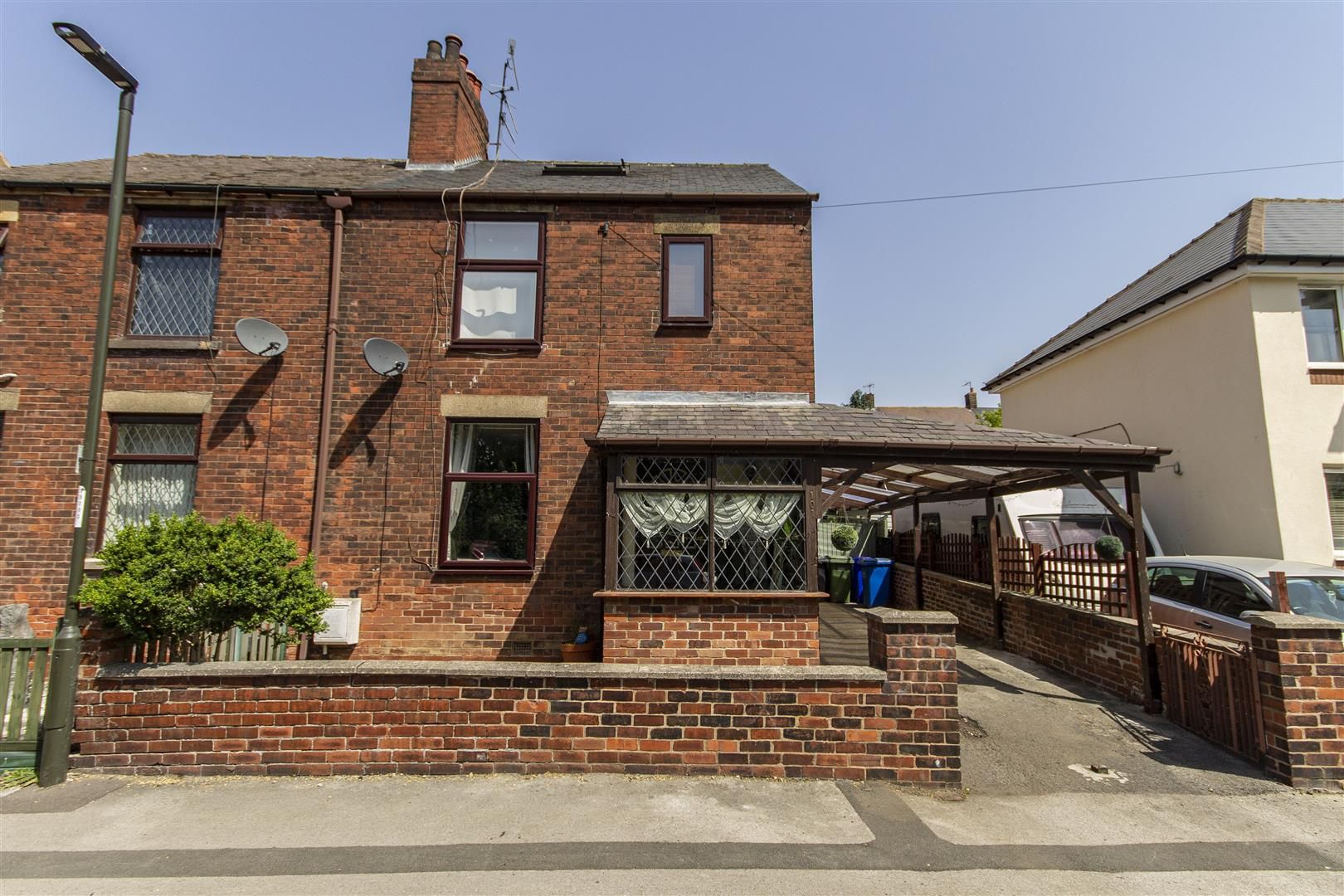 3 bed semidetached house for sale in Holland Road, Old Whittington