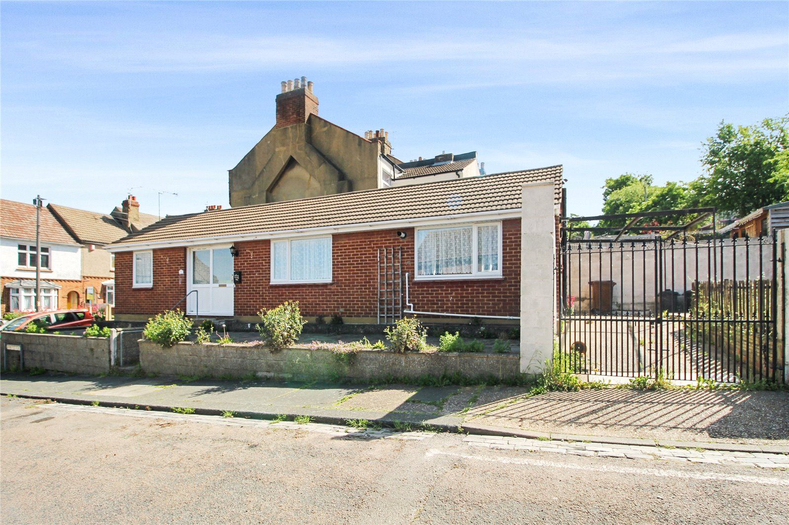 2 bed bungalow for sale in Amherst Road, Rochester, Kent ME1 Zoopla
