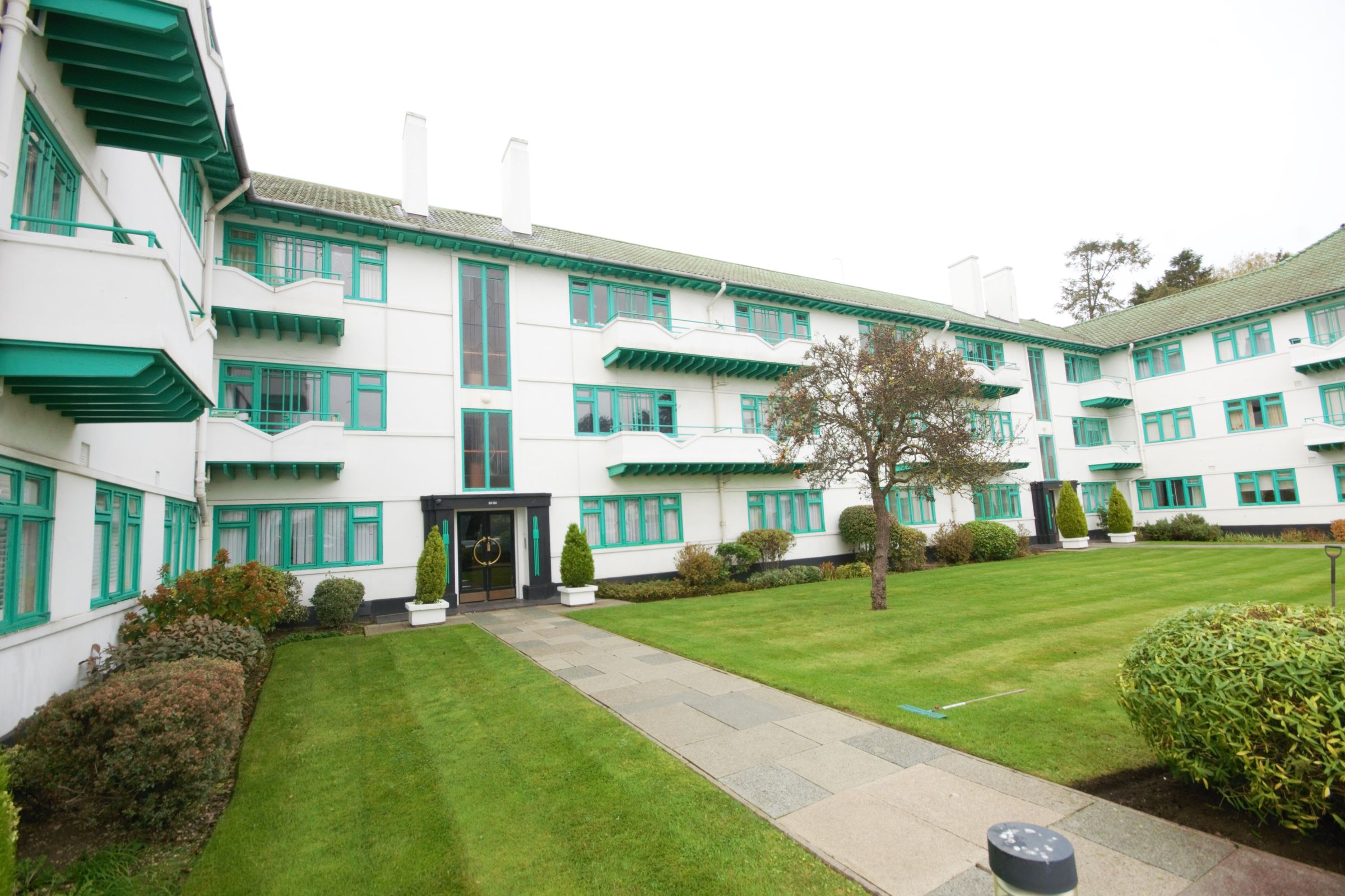 3 bed flat to rent in Elm Park Court, Elm Park Road, Pinner, Middlesex