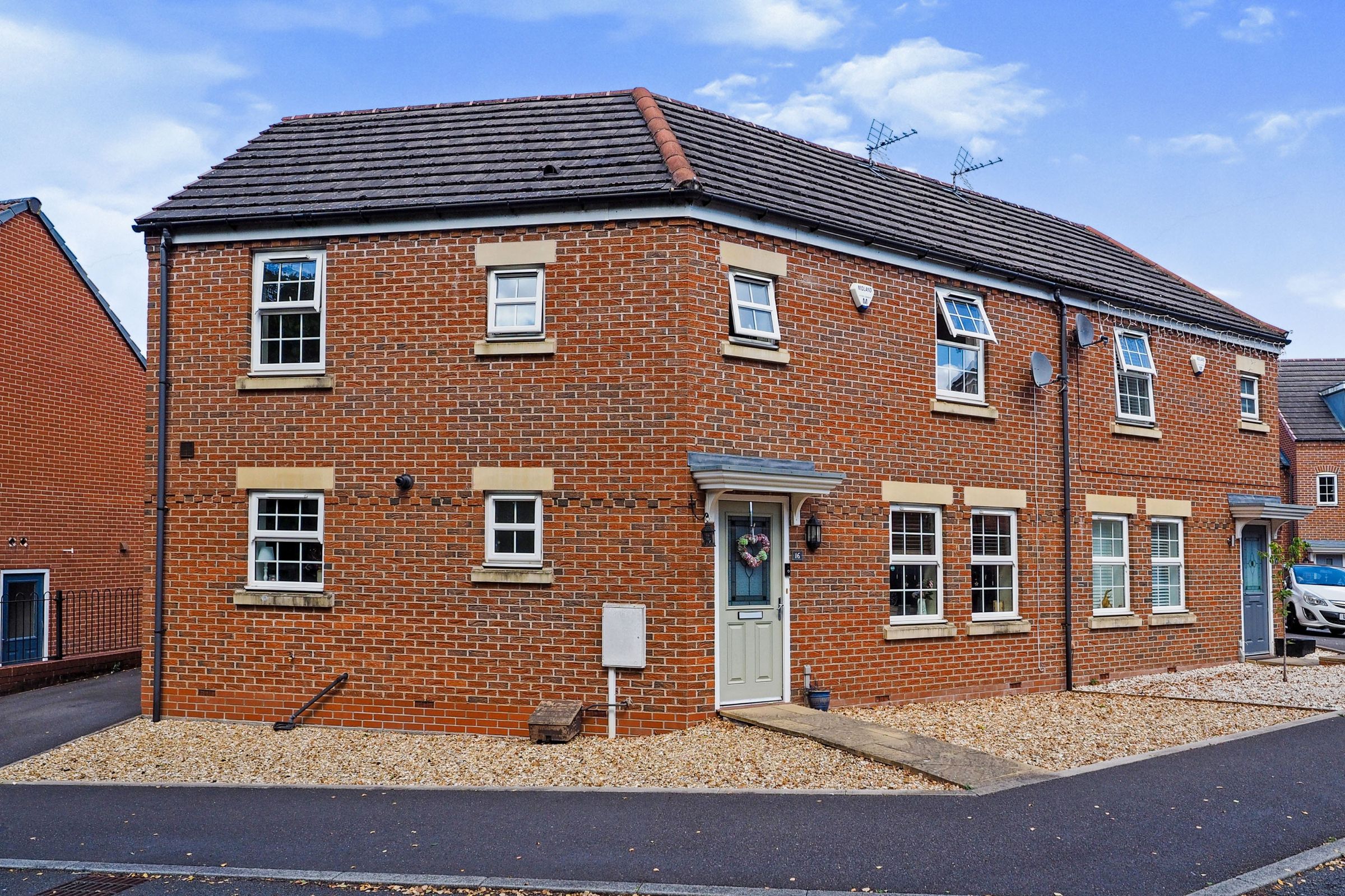 3 bed semidetached house for sale in Medway Drive, Bingham, Nottingham