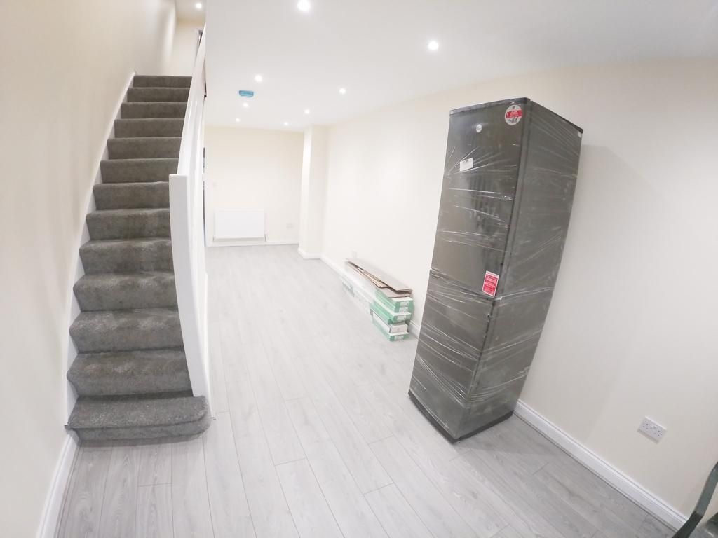 4 bed detached house to rent in Dorrel Close, Luton LU2 Zoopla