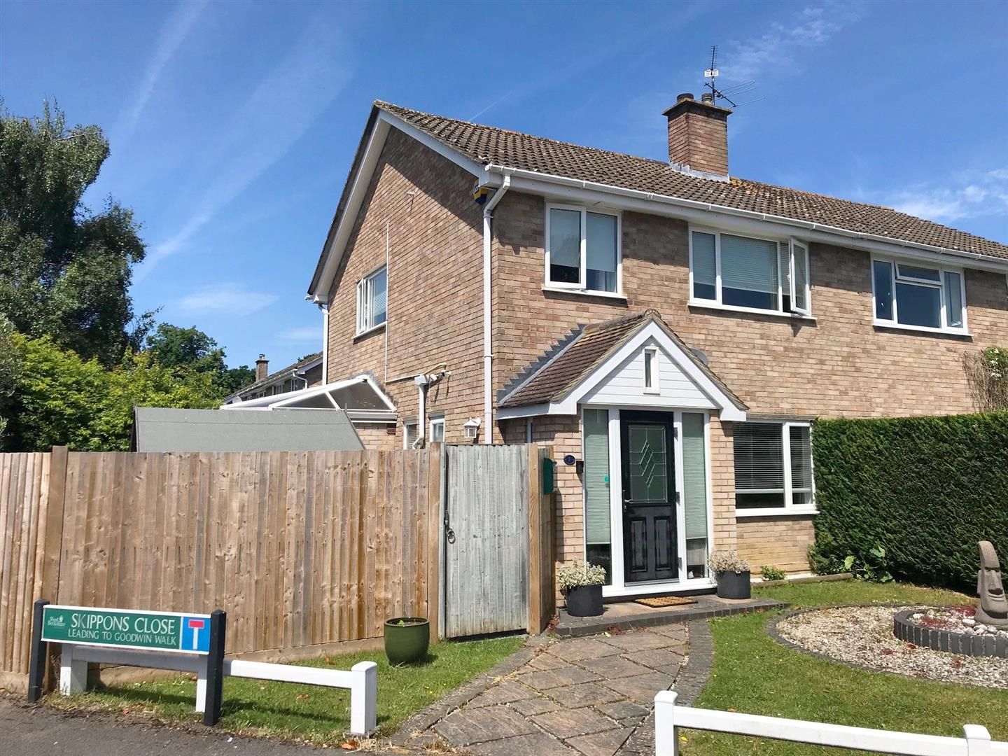 3 bed semidetached house for sale in Skippons Close, Newbury RG14 Zoopla