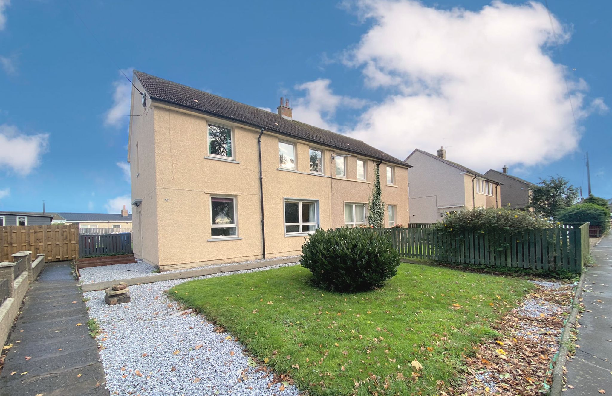 3 bed semidetached house for sale in Coronation Place, Skinfkats FK2