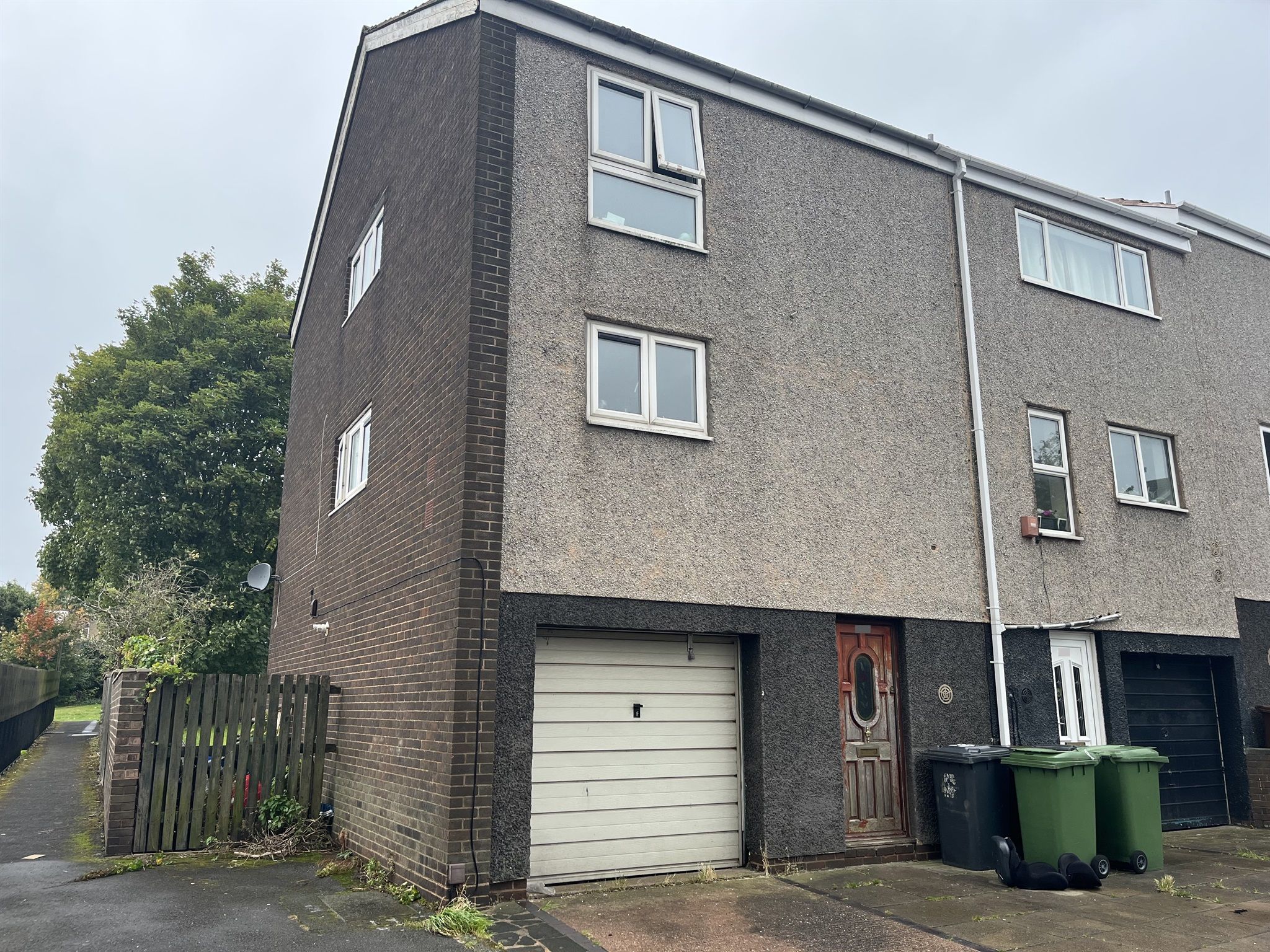 5 bed town house for sale in Lyd Close, Wednesfield, Wolverhampton WV11