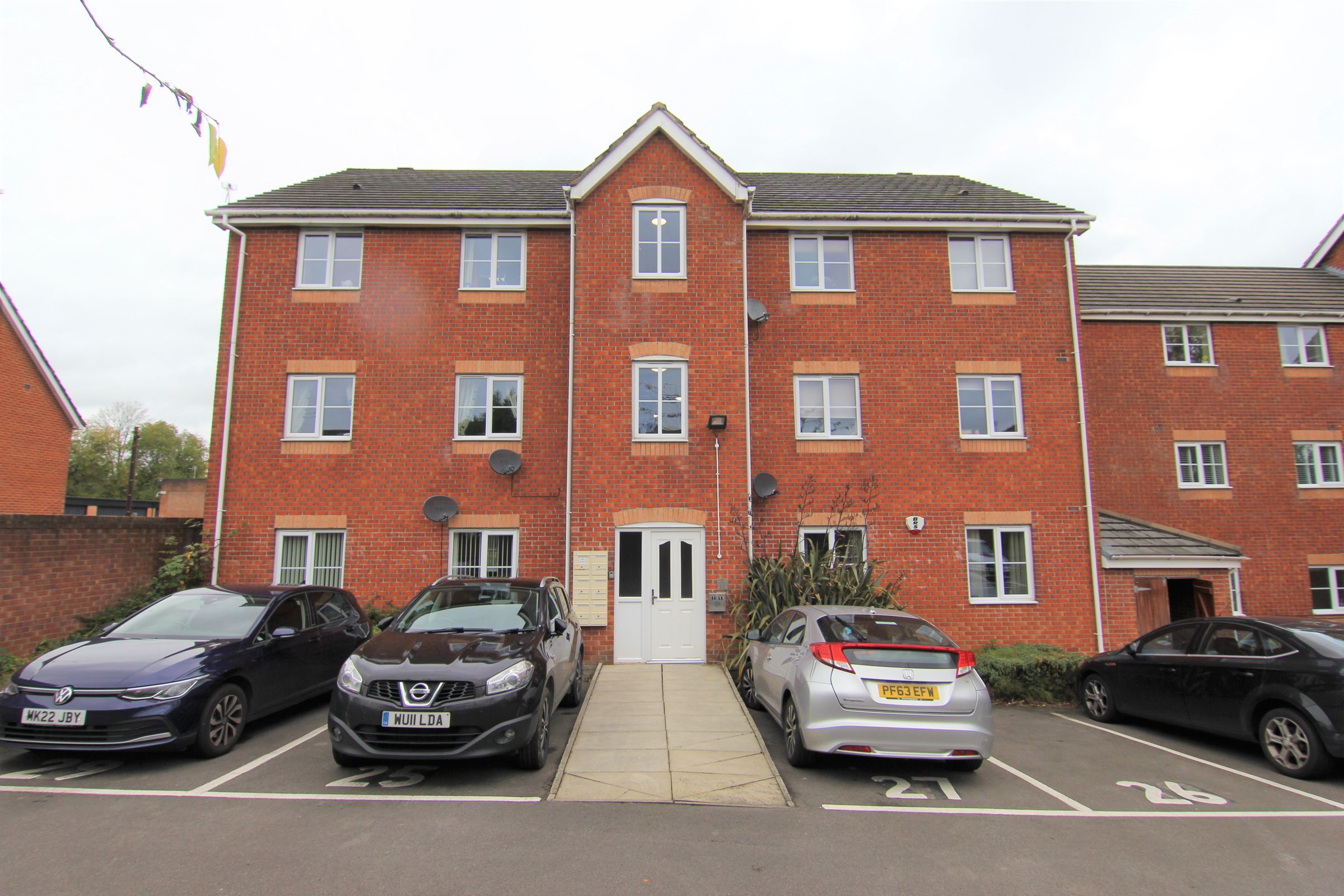 2 bed flat to rent in Stanley Road, Whitefield, Manchester M45 Zoopla