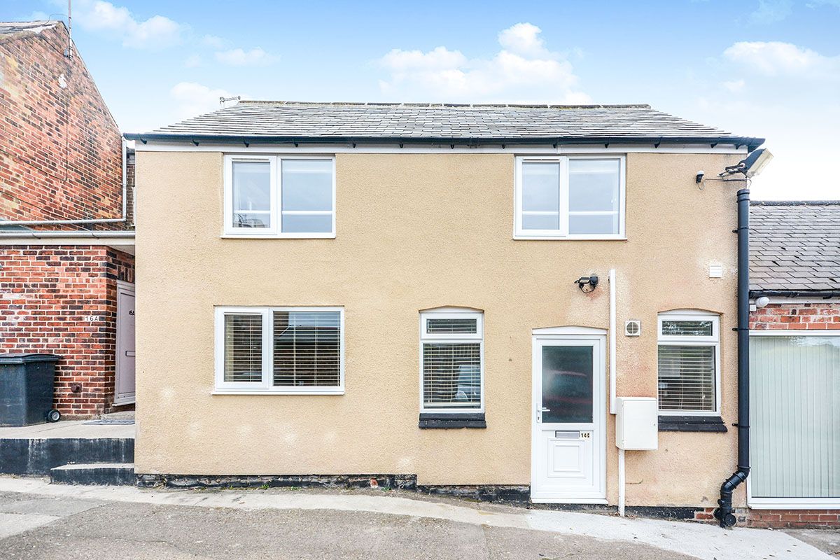 2 bed semidetached house to rent in C Heath Road, Holmewood