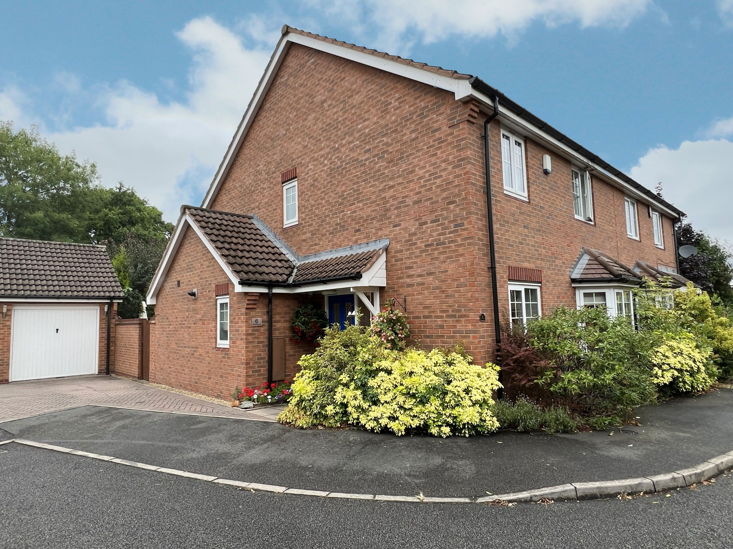 4 bed semidetached house for sale in Edwardian Close, Shirley