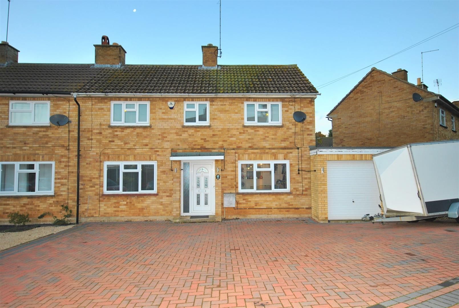3 bed semidetached house for sale in Franklins Close, Ecton