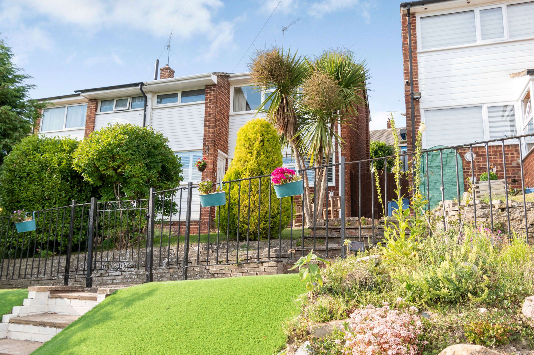 3 bed semidetached house for sale in Charles Drive, Cuxton, Rochester